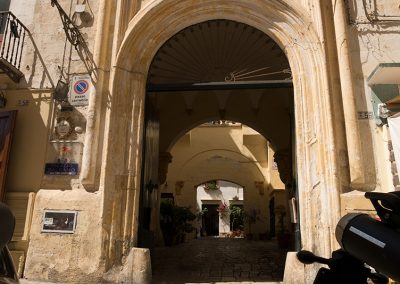 Gallipoli: the entrance of Palazzo Balsamo